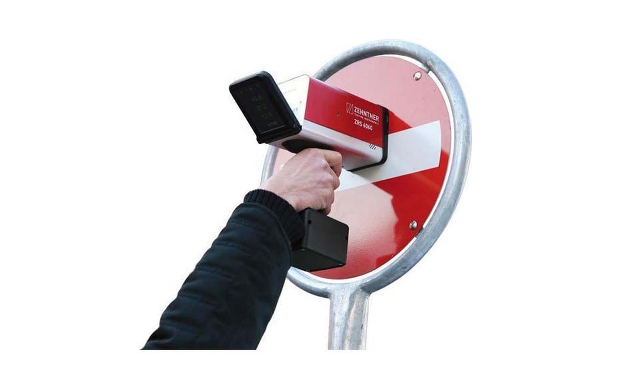 Retroreflectometer for traffic sign